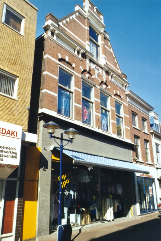 53/06 Hoogstraat 111
