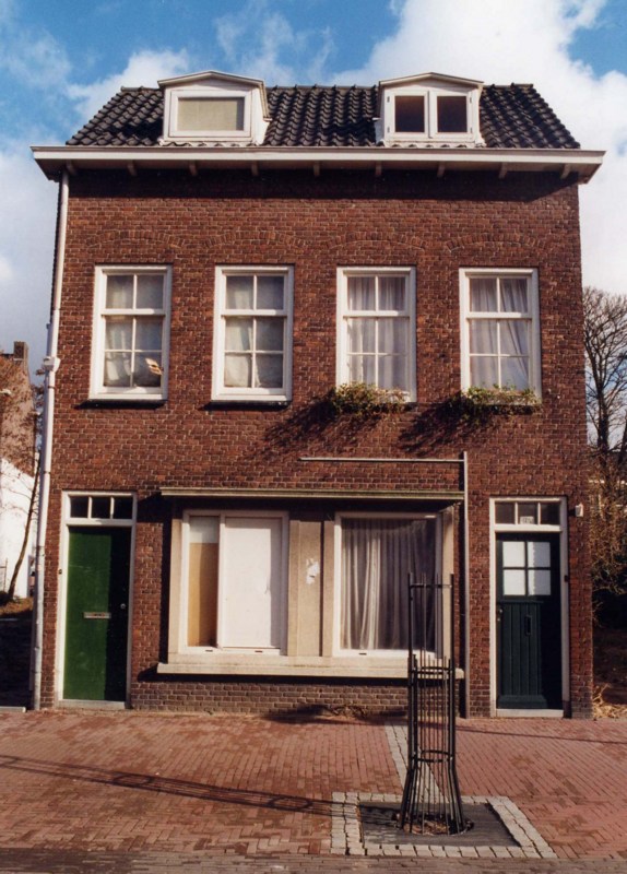 B128-00 Broersveld 128/130
